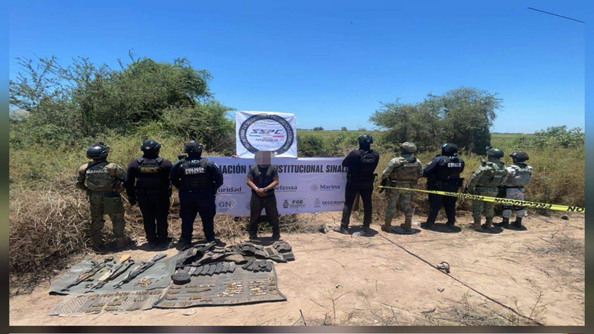 Aseguran armas y equipo táctico.